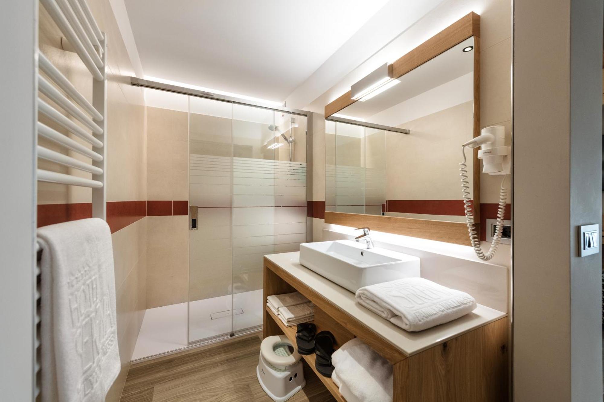 Deluxe Family Suite
