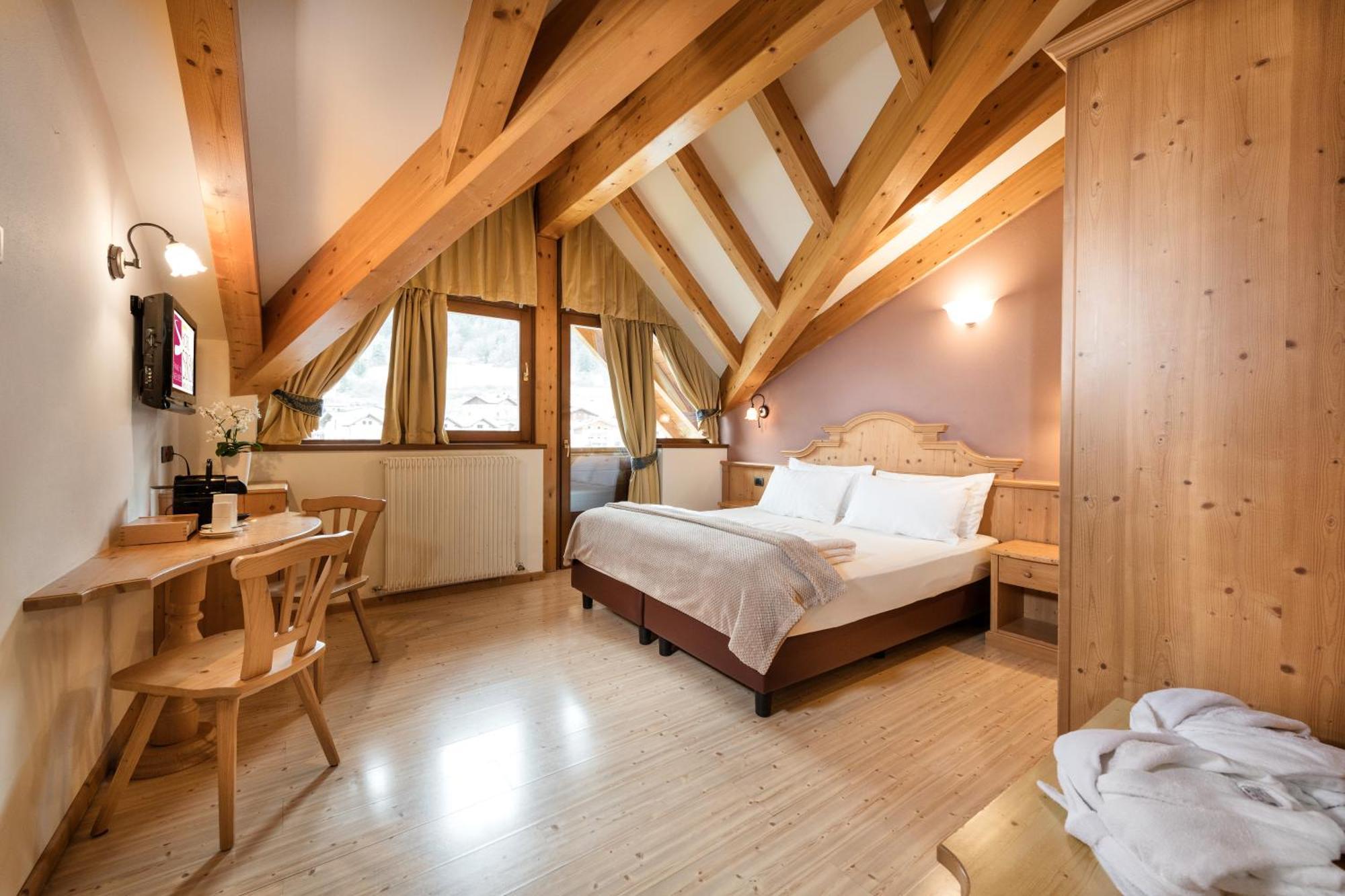 Deluxe Room,1559500297:JPEG
